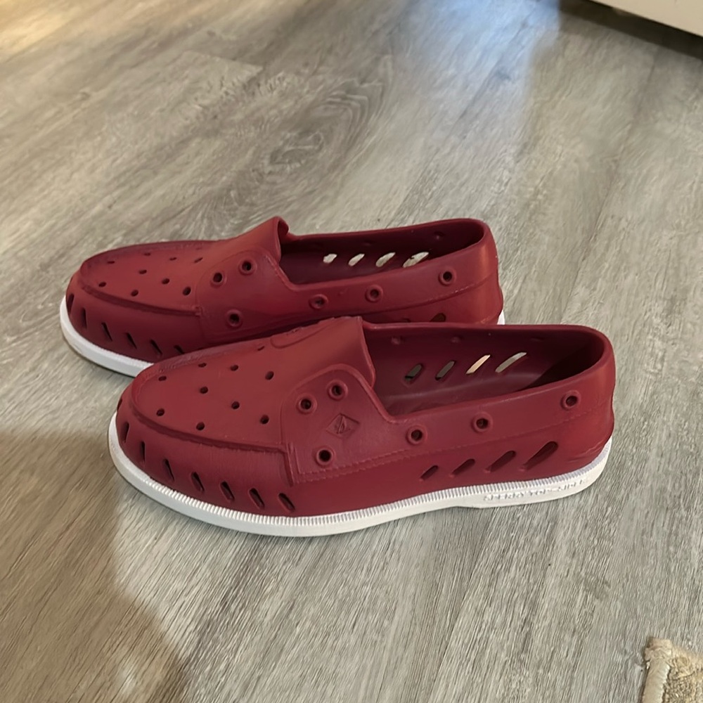 Sperry’s Boat Float shoe- Red. M7/W9